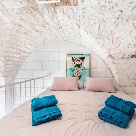 Donna Alfa By Rentbeat Apartment