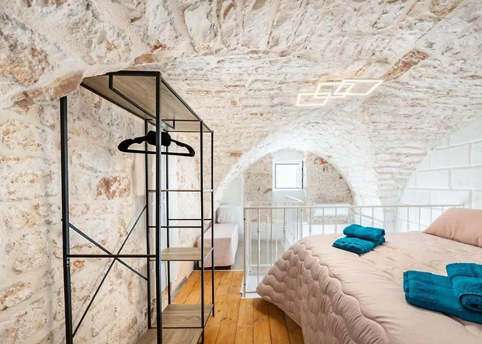 Donna Alfa By Rentbeat Apartment